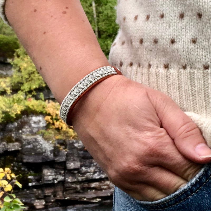 REN handcrafted bracelet with pure pewter braid and minimalist Nordic design from Julevu.